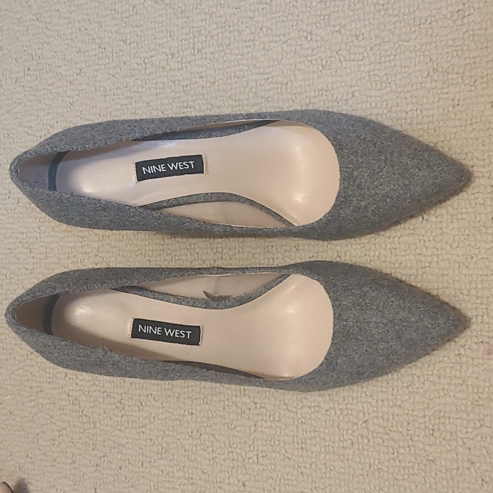 Nine West Velvet Pumps. Never worn. Size 6.5